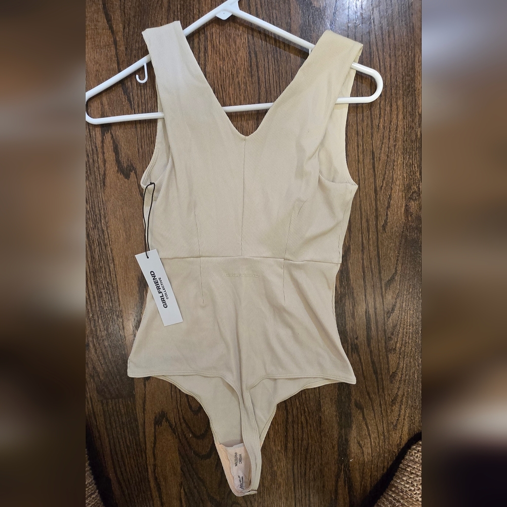 Girlfriend Collective Marble Amelia Ribbed V-Neck Bodysuit- Cream - Picture 3 of 4